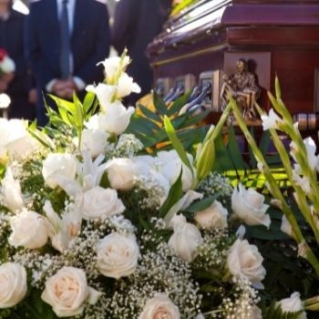 Comment faire livrer des fleurs pour un enterrement ?