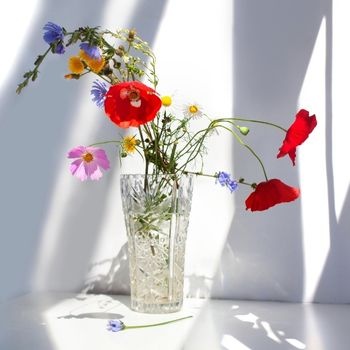 fleurs-variees-en-vase-350x350