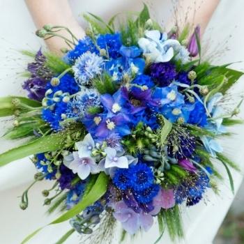 Bouquet dans les tons violet et bleus
