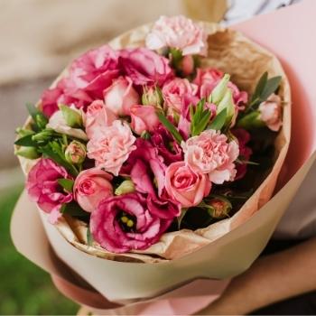 Bouquet dans papier craft avec des  rose 