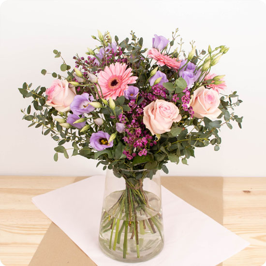 bouquet avec petites fleurs roses et violettes