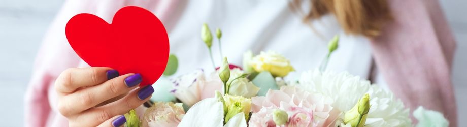 Cadeau de fête des mères original et artisanal, petits mots d'amour à  mettre dans les fleurs pour offrir à sa maman.