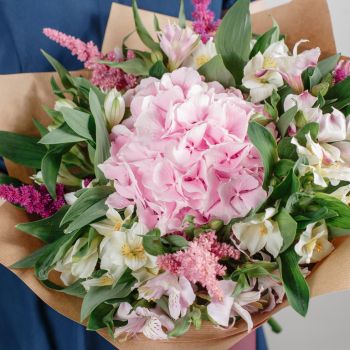 bouquet rond avec hortensia rose