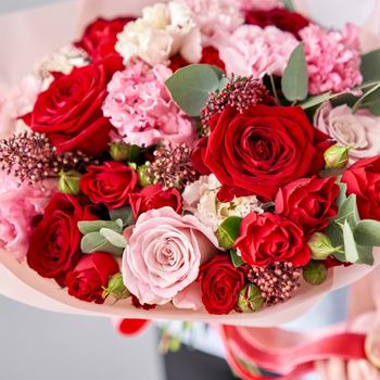 Cadeau de fête des mères original et artisanal, petits mots d'amour à  mettre dans les fleurs pour offrir à sa maman.